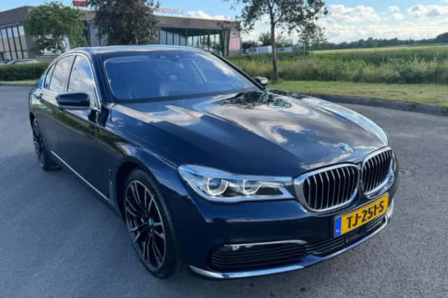 BMW 7-Serie (2018) thumbnail 1