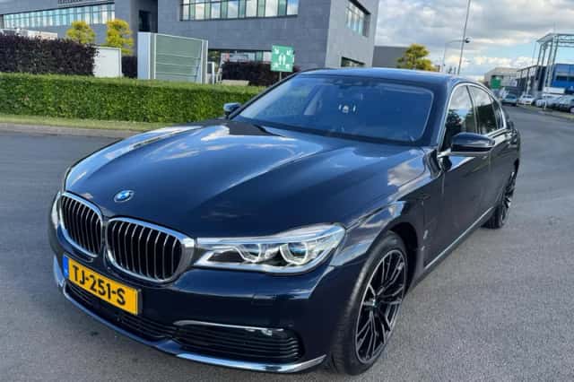 BMW 7-Serie (2018) thumbnail 2