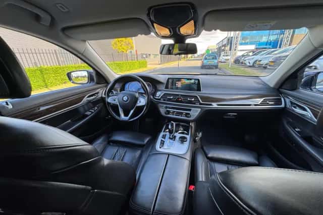 BMW 7-Serie (2018) thumbnail 3