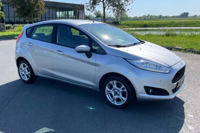 Ford Fiesta (2016) thumbnail 2