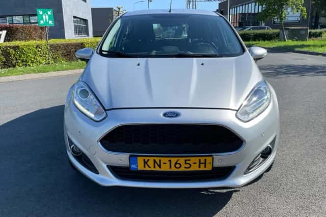 Ford Fiesta (2016) thumbnail 3