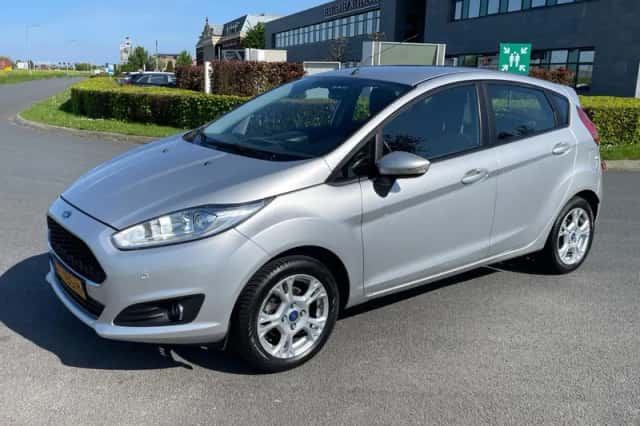 Ford Fiesta (2016) thumbnail 5