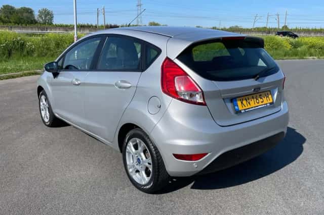 Ford Fiesta (2016) thumbnail 6