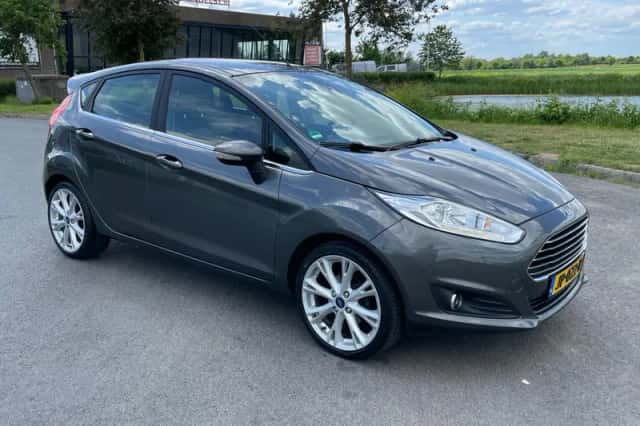 Ford Fiesta (2016) thumbnail 2