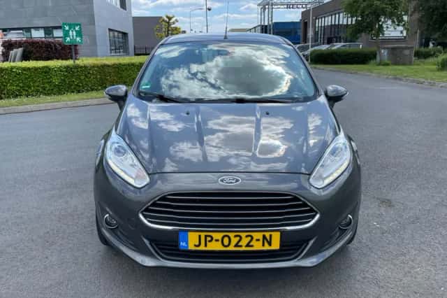 Ford Fiesta (2016) thumbnail 3