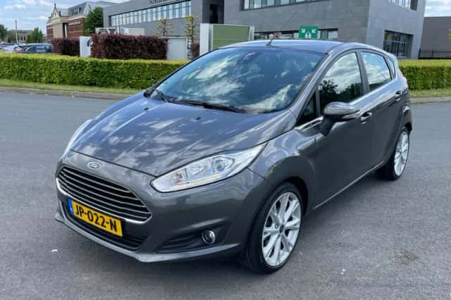 Ford Fiesta (2016) thumbnail 4