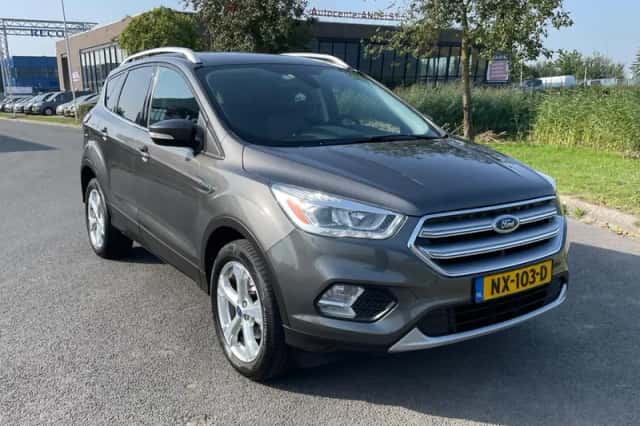 Ford Kuga (2017) thumbnail 1