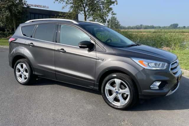 Ford Kuga (2017) thumbnail 2