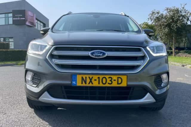 Ford Kuga (2017) thumbnail 3