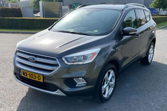 Ford Kuga (2017) thumbnail 4