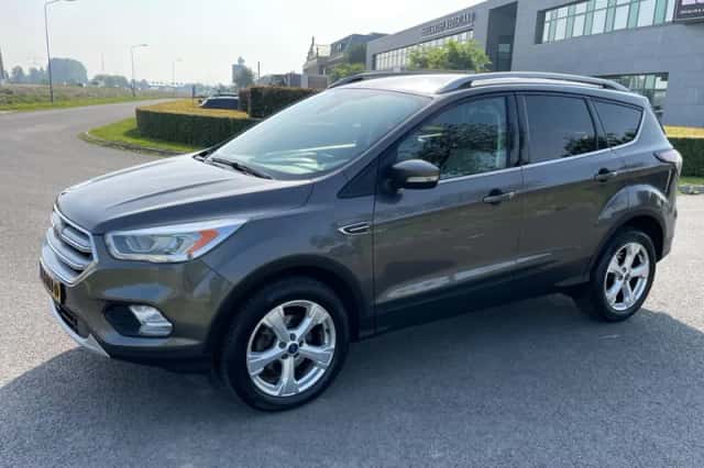 Ford Kuga (2017) thumbnail 5