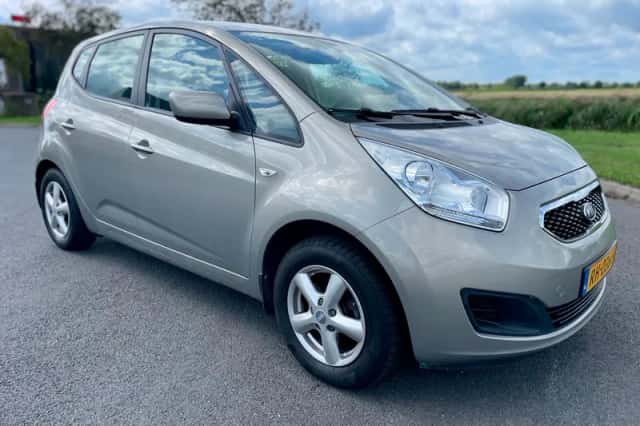 Kia Venga (2012) thumbnail 2