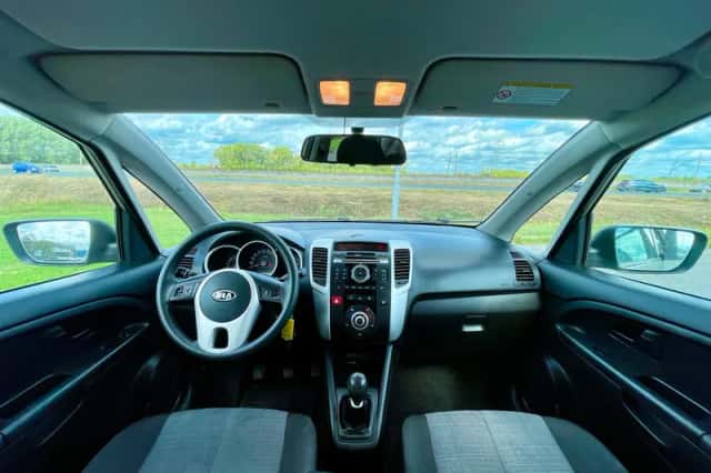 Kia Venga (2012) thumbnail 3