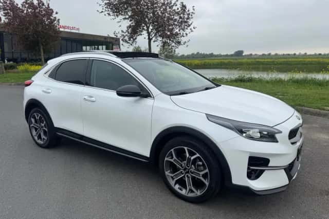 Kia XCeed (2020) thumbnail 2