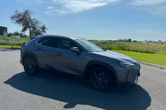 Lexus UX (2019) thumbnail 2