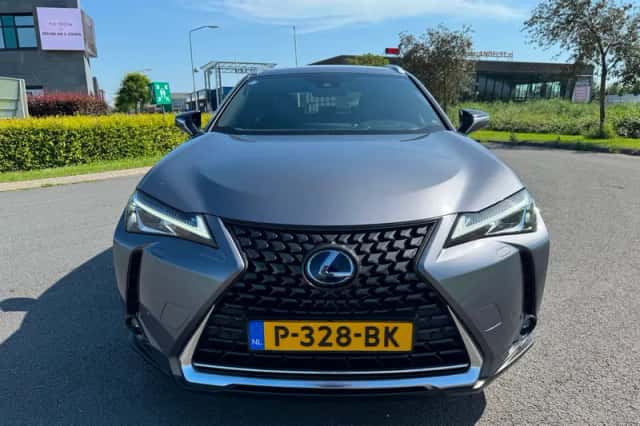 Lexus UX (2019) thumbnail 3