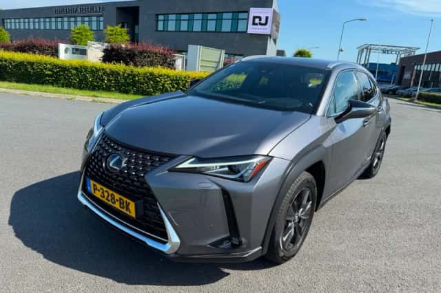 Lexus UX (2019) thumbnail 4