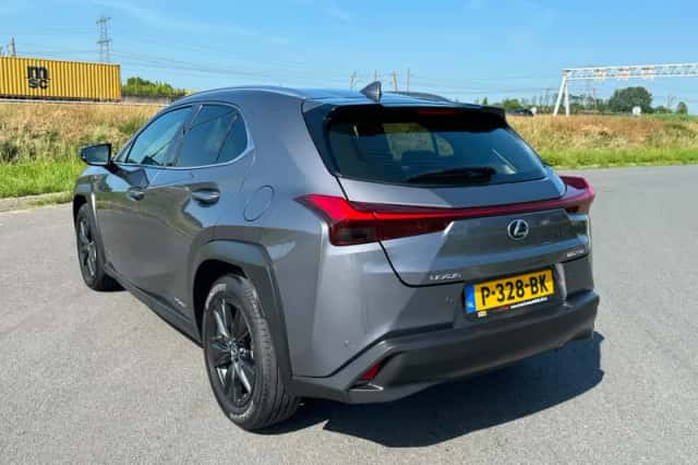 Lexus UX (2019) thumbnail 6