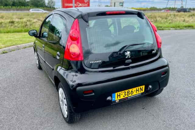 Peugeot 107 (2010) thumbnail 6