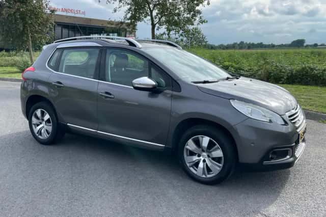 Peugeot 2008 (2016) thumbnail 2