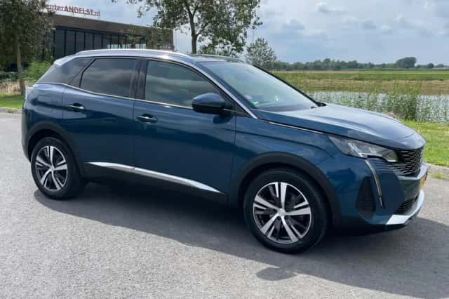 Peugeot 3008 (2021) thumbnail 2