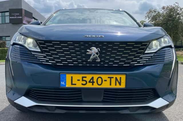 Peugeot 3008 (2021) thumbnail 3