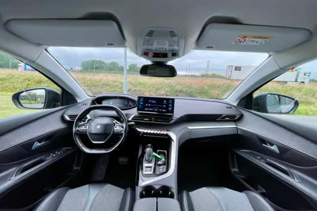 Peugeot 5008 (2022) thumbnail 3