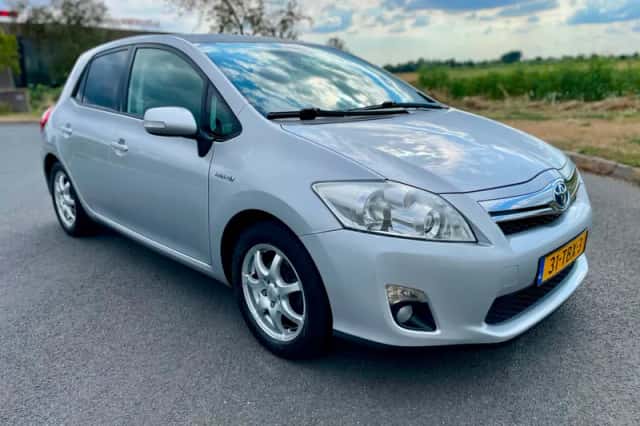 Toyota Auris (2012) thumbnail 2