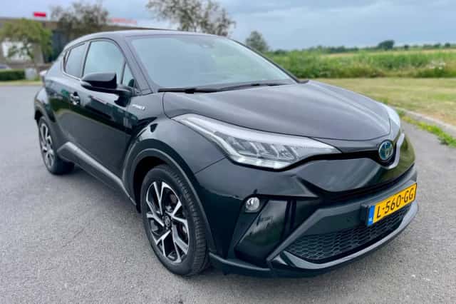Toyota C-HR (2021) thumbnail 2