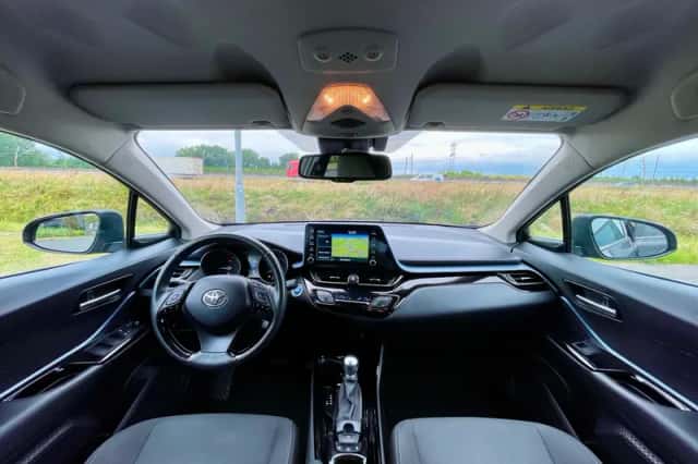 Toyota C-HR (2021) thumbnail 3