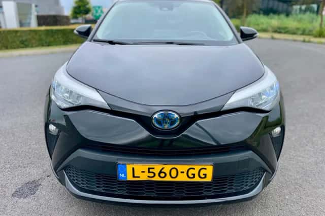 Toyota C-HR (2021) thumbnail 4