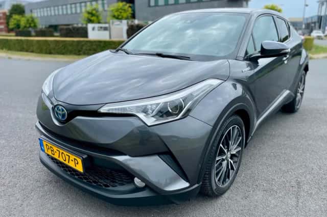 Toyota C-HR (2017) thumbnail 5