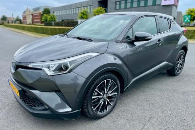 Toyota C-HR (2017) thumbnail 6