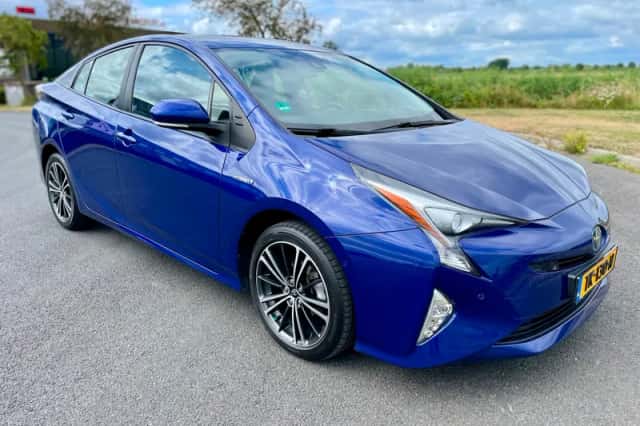 Toyota Prius (2018) thumbnail 2