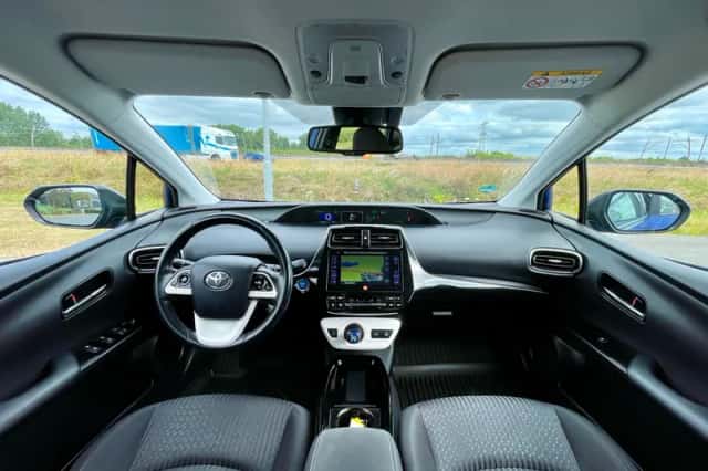 Toyota Prius (2018) thumbnail 3