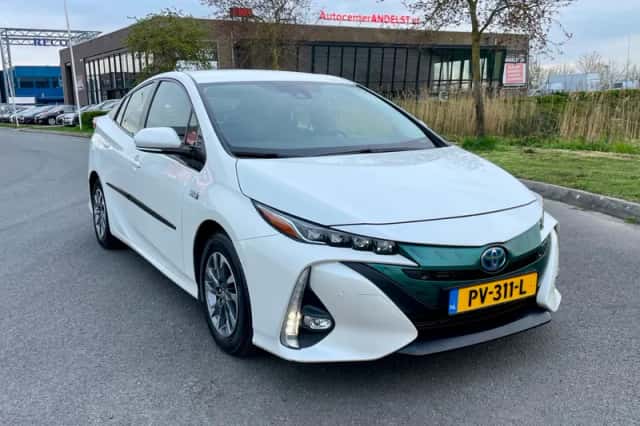 Toyota Prius (2018) thumbnail 1