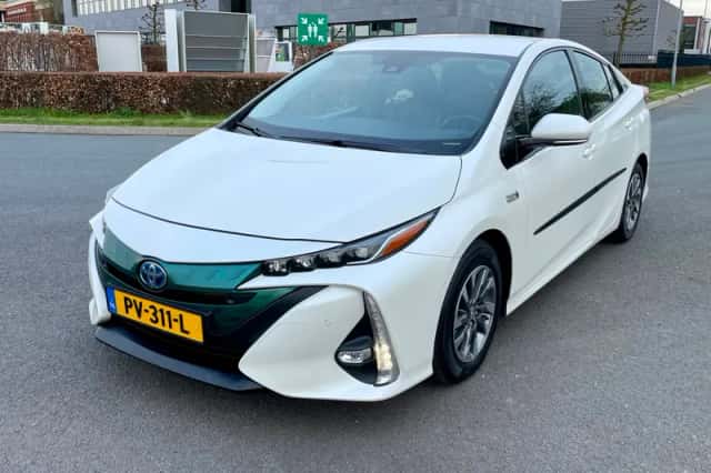 Toyota Prius (2018) thumbnail 4