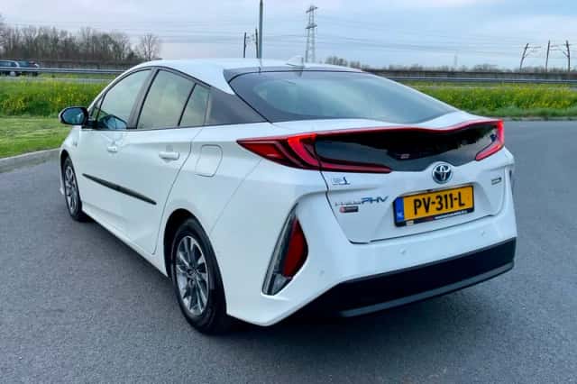 Toyota Prius (2018) thumbnail 6