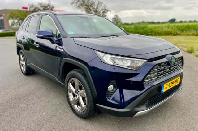 Toyota RAV4 (2019) thumbnail 2