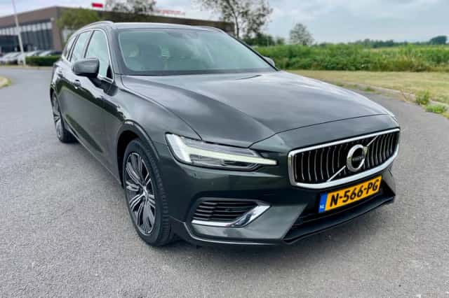 Volvo V60 (2021) thumbnail 1