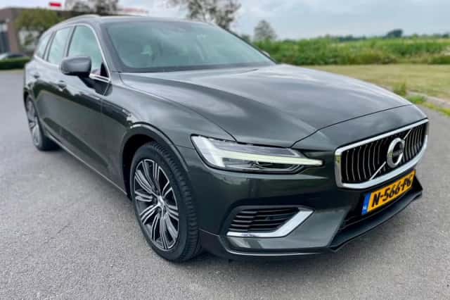 Volvo V60 (2021) thumbnail 2
