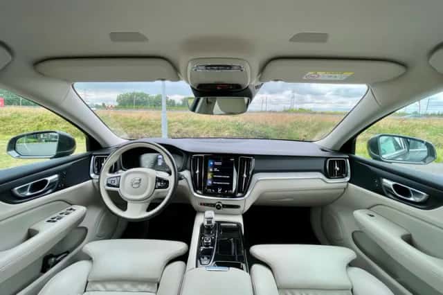 Volvo V60 (2021) thumbnail 3