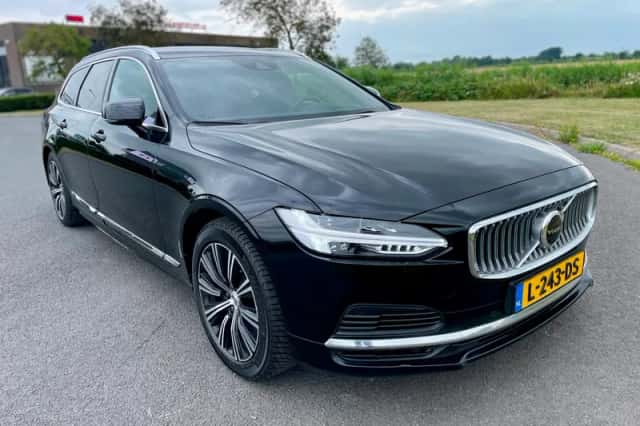 Volvo V90 (2021) thumbnail 2