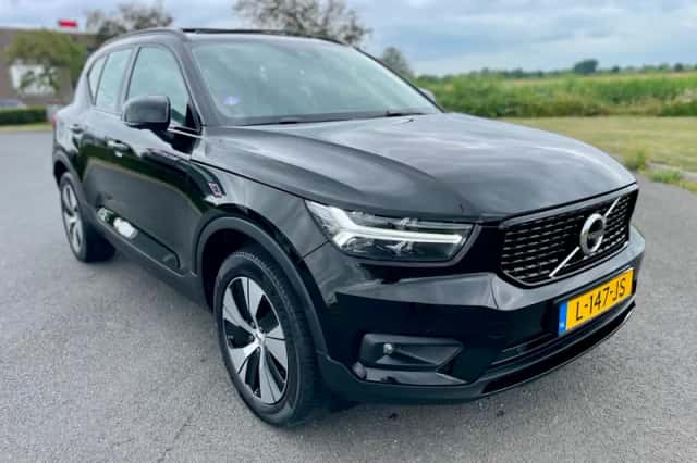 Volvo XC40 (2021) thumbnail 2