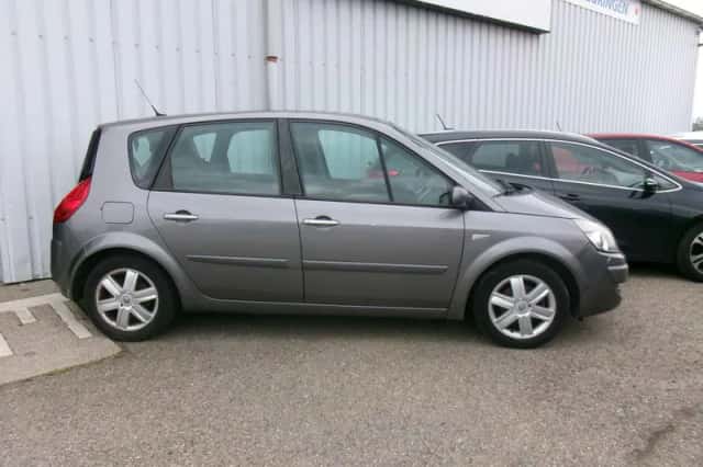 Renault Scénic (2009) thumbnail 2