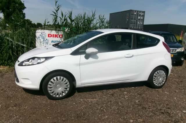 Ford Fiesta (2011) thumbnail 2