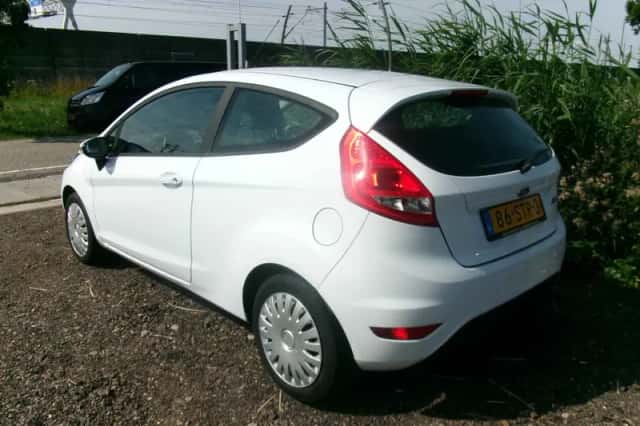 Ford Fiesta (2011) thumbnail 3