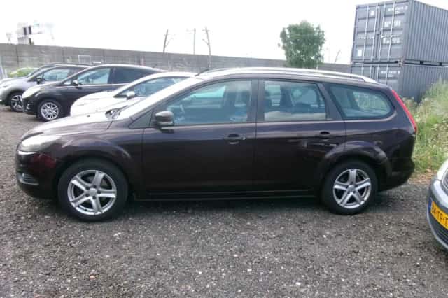 Ford Focus (2008) thumbnail 2