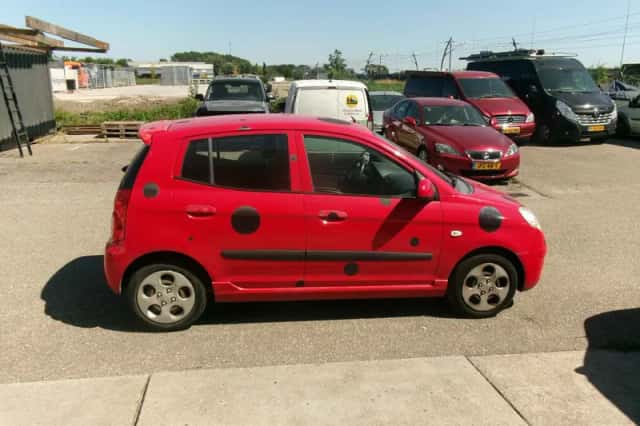 Kia Picanto (2011) thumbnail 2