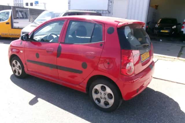 Kia Picanto (2011) thumbnail 4